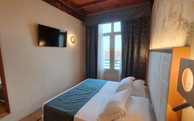 Ca' Uberti Palace Hotel , Mantegna Hotels