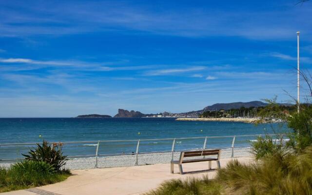 Galant Appartement en bord de mer avec terrasse