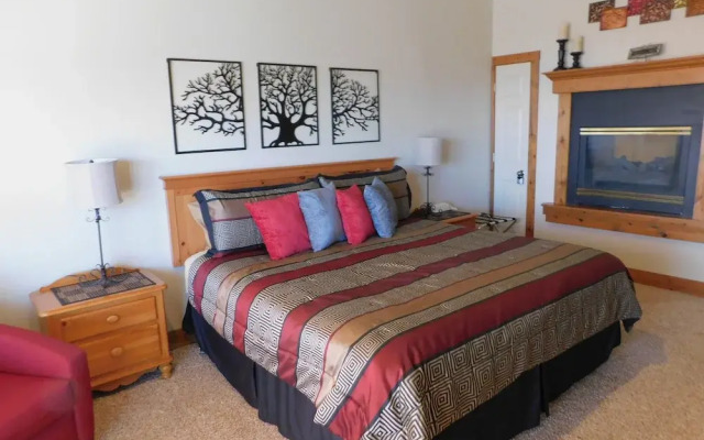 Longhollow Point Inn Studio 1321