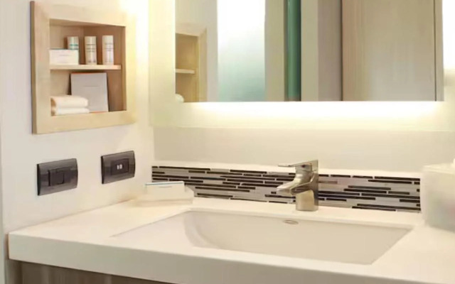 Hampton Inn & Suites by Hilton Aguascalientes Airport