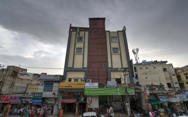 Capital O 16970 Hotel Mahal