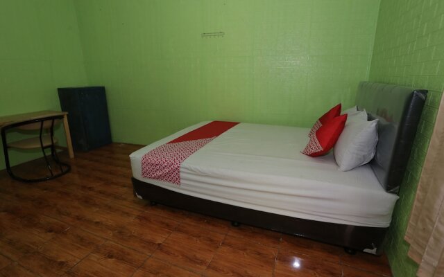 OYO 93021 Kost Dison