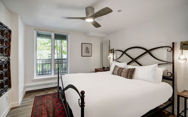 2 BR Next to Eagle River in the Heart of Vail by RedAwning - Save 20% on 7+ Nights!