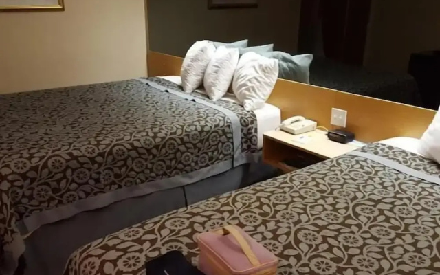 Sturbridge Plaza Hotel