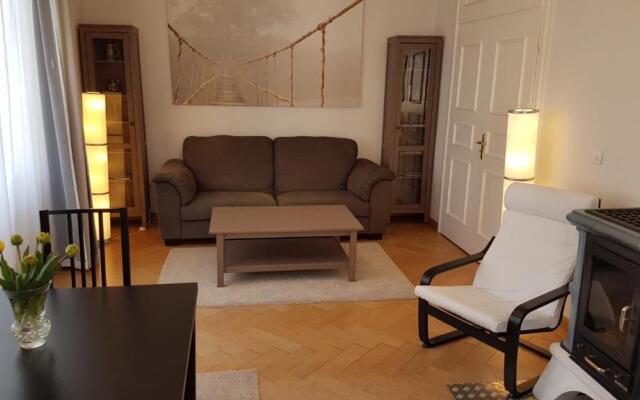 Königliche Villa Appartement mit Balkon