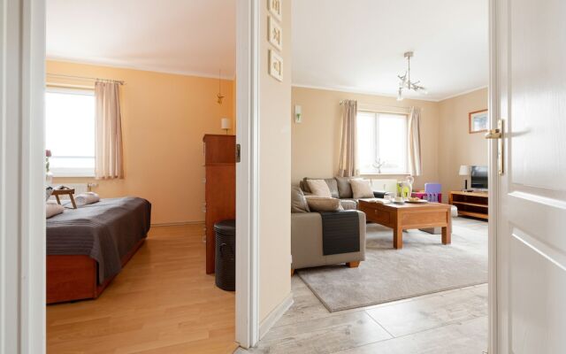 Reymonta Apartments by Renters