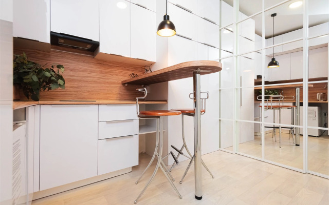 AHause на Малышева 42а