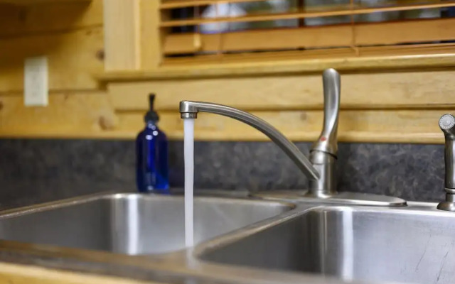 Lacey Dogwood Family Cabin With Free Wifi and Private BBQ by Redawning