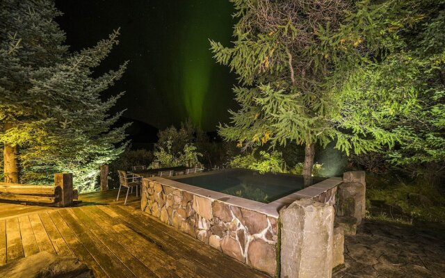 Álftavík Lakefront Villa