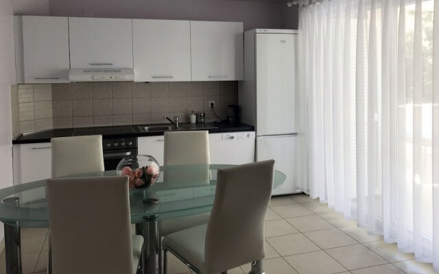 Spacious Apartment in Novalja near Sea