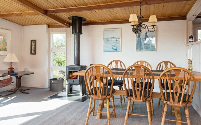 Tranquil Beach Cottage in Rindby-by Traum
