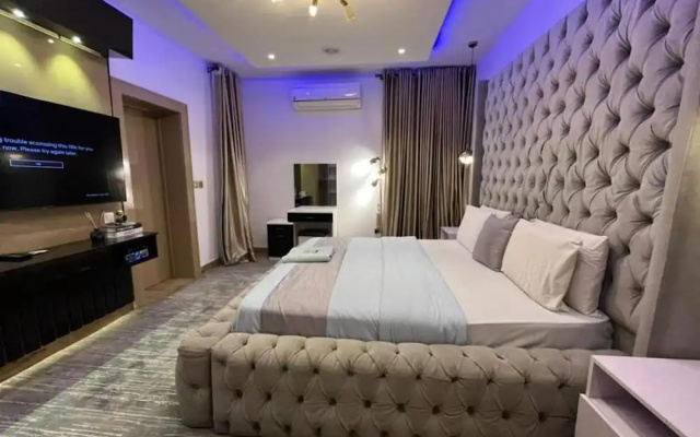 Modern Luxury 3 Bed With Pool & Gym in Lekki