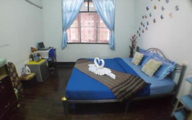 Norachan Guesthouse - female only