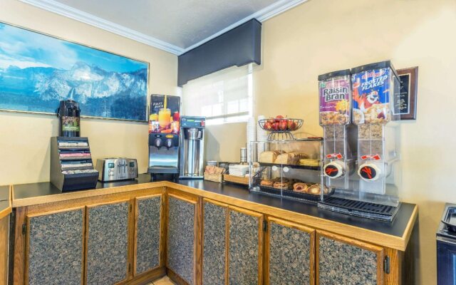 Travelodge by Wyndham Merced Yosemite