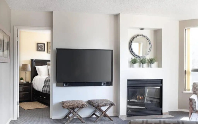 Mountain View Penthouse- 2BR Oasis at the Marquise in Whistler