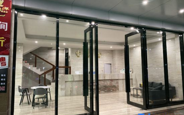 Xuwen Berlin Hotel