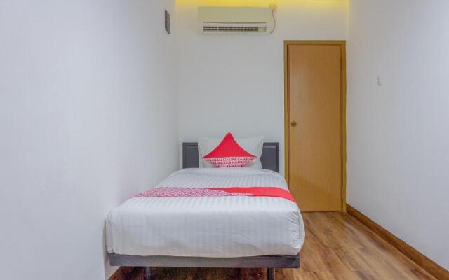 OYO 366 Thamadhiro Residence