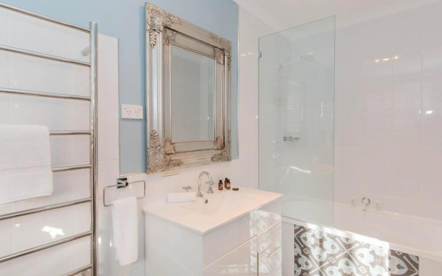 Oak & Barrel / 7 Twynam Street