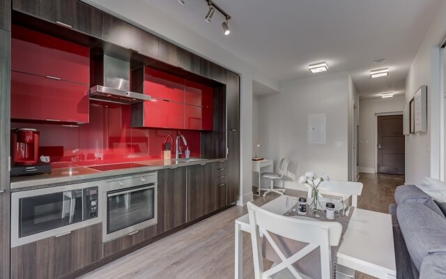 Noel Suites - John and Front St West