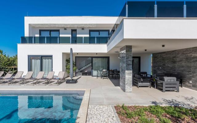 Amazing Holiday Home In Novigrad With Bubble Bath