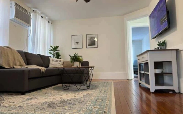 Historic Ludlow Apt B