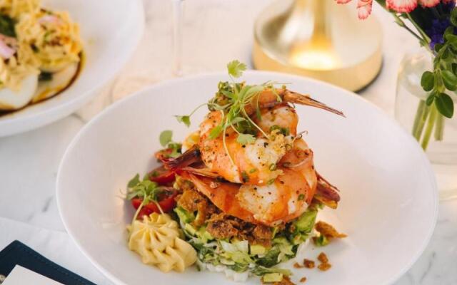 The Sinclair, Autograph Collection