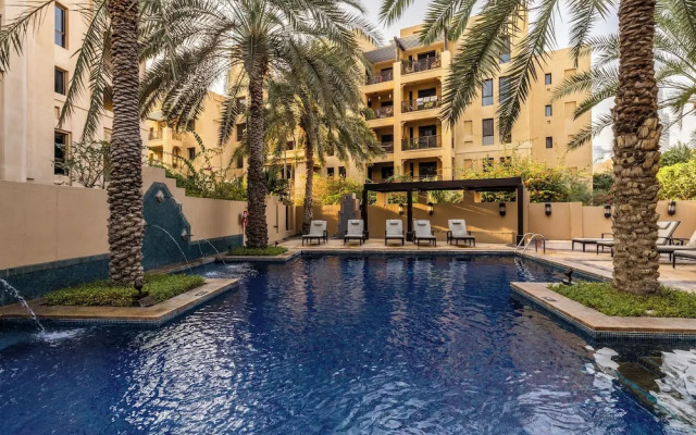 Maison Privee - Stylish & Spacious Apartment in Downtown Dubai