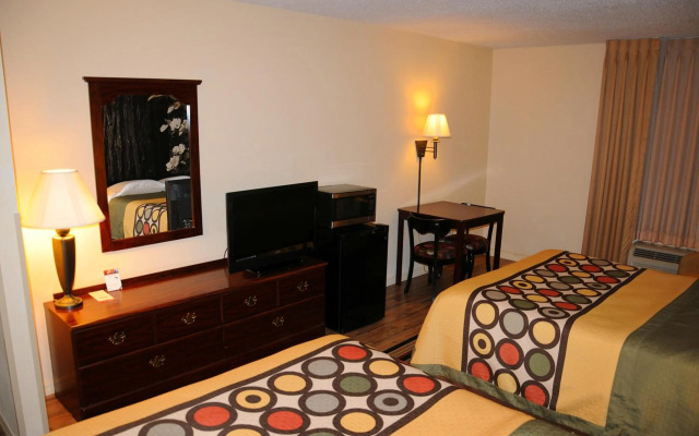 Super 8 By Wyndham Lamar