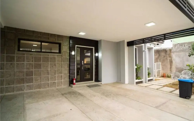 3bd Lux City Oasis LAS Pinas