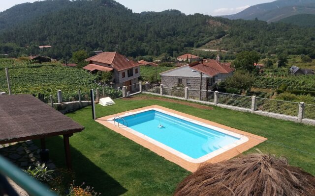 Casas Rurales A Chairiña Y A Revolta