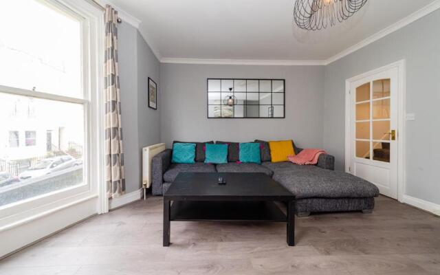 Cosy three bedroom flat next brighton seafront SLEEP 8