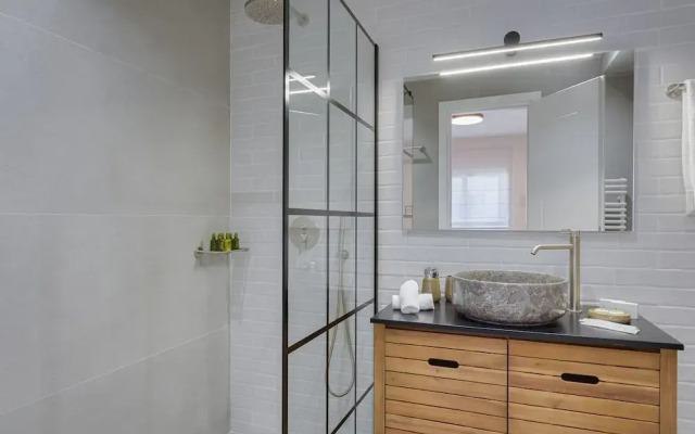 Acropolis Premium Residence