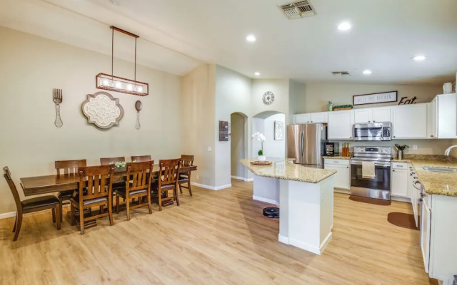 Fenced-in Pool & Patio: Gilbert Home!