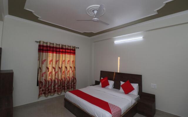 OYO 40842 The Royal Resort