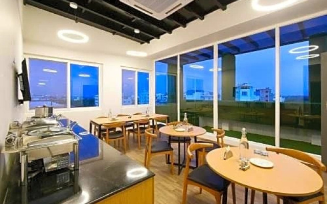 OYO Townhouse 106 Airport Road