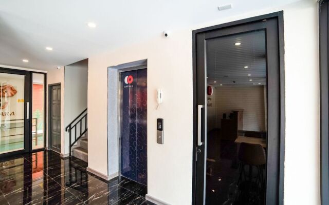 Capital O 445 Ongkara