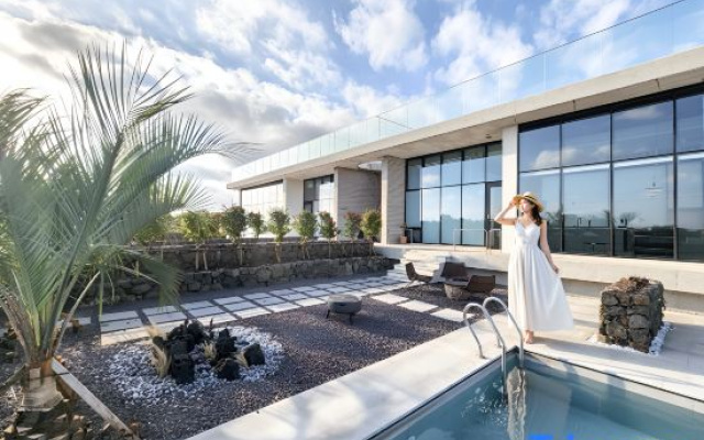 Window Lounge_poolvilla