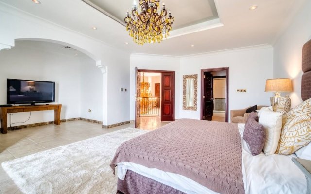 Private 5 Bedrooms Villa With Pool