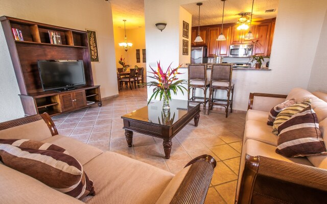 Clarion Suites Roatan at Pineapple Villas