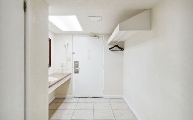 Seahaven Beach Hotel