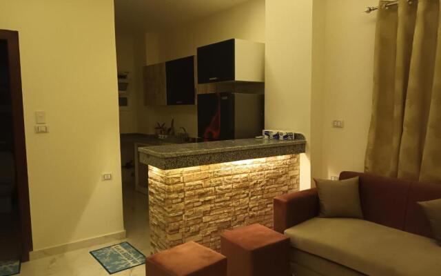 Cleopatra Resort F16