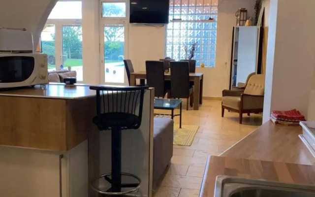 Viktória ~Vízparti ~ Medencés ~ Apartman