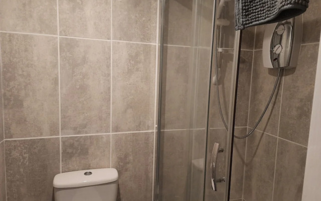 Self Contained Studio Flat in Winterton Hall