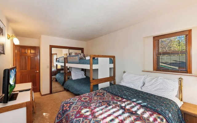 Canyon Castle Mtn Retreat w Hot Tub