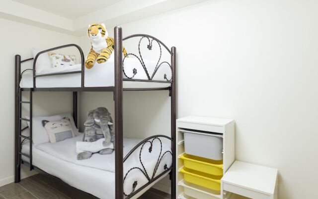 The Pearl of Nachlaot Apartments