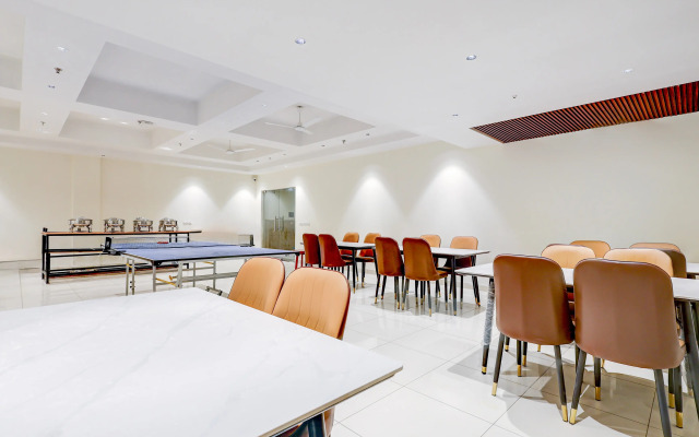 Super Townhouse Oak Sector 39 Medanta