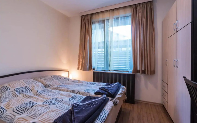 Charming, Fully-furnished, 2-bedroom apartment