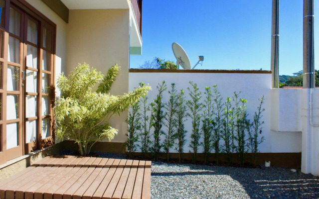 Sobrado com piscina em Mariscal Rutilio N125