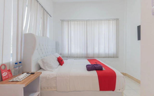 RedDoorz @ Jalan Pangkal Perjuangan Karawang – Guest Rooms – Karawang