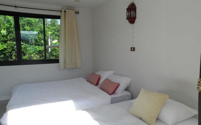 Kayom House - White Meranti House & Resort
